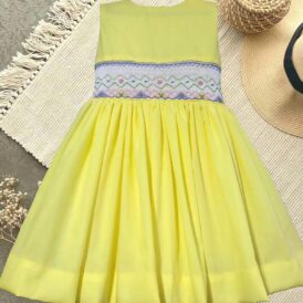 Vestido para niña con bordados elegantes_ Bordado 100% artesanal